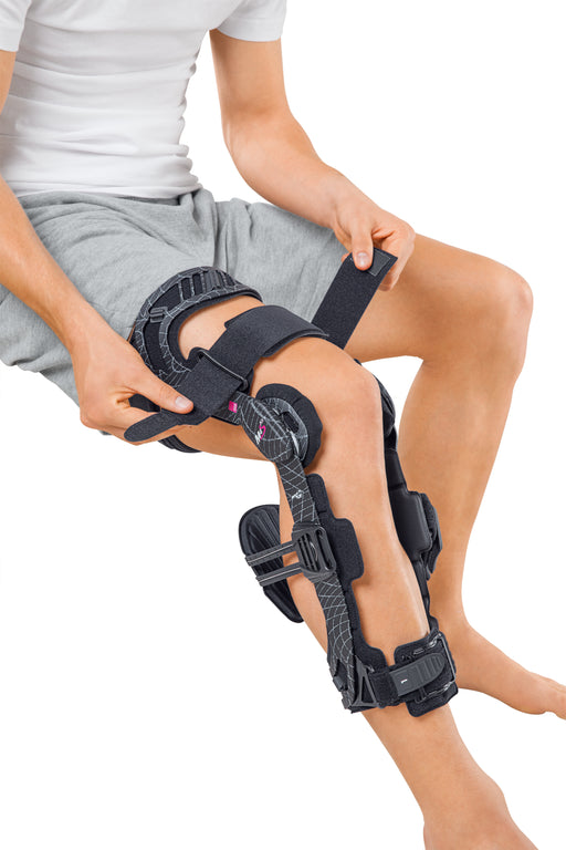 medi M.4s PCL Dynamic Knee Brace, Left, Physioglide Hinge, XS