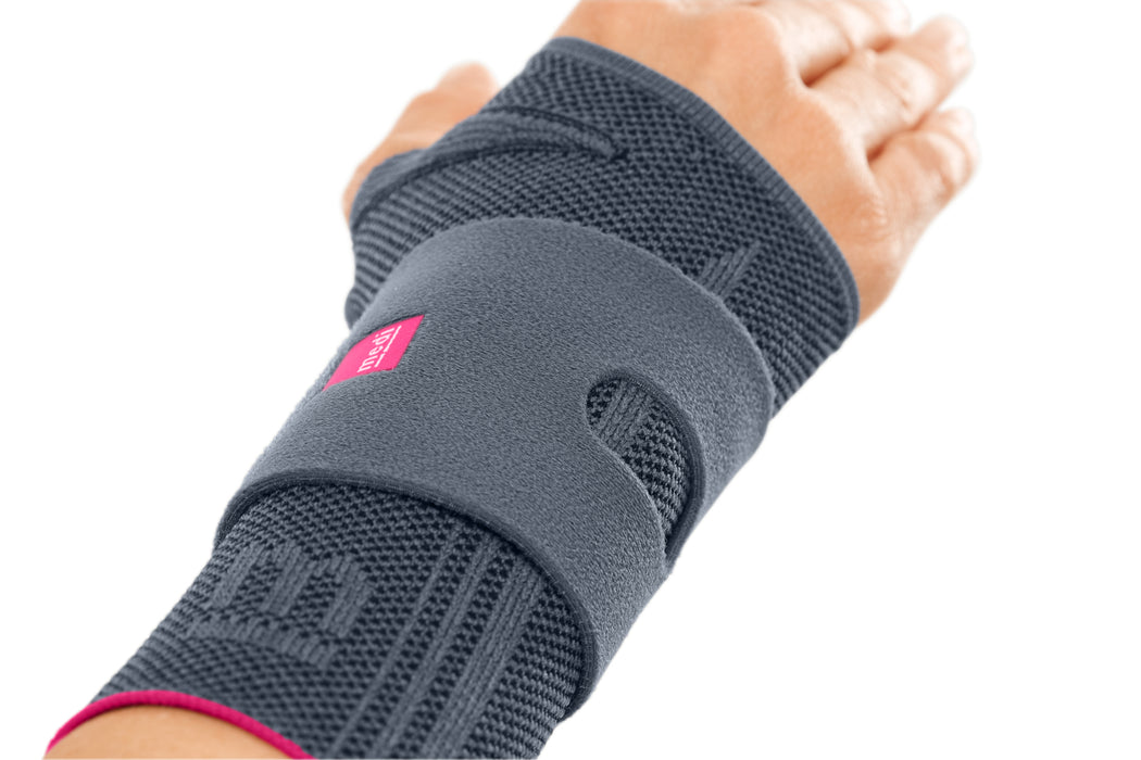 medi Manumed Active Wrist Support, Left, Silver