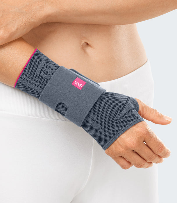 medi Manumed Active Wrist Support, Left, Silver